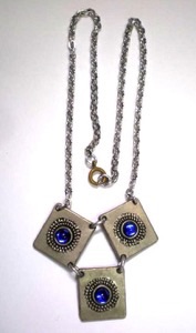 Halsband
KK